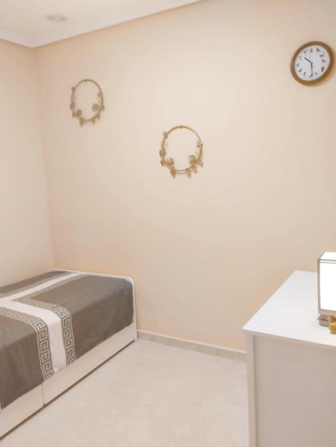 Torrevieja 2 Bedroom Holiday Apartment Dış mekan fotoğraf